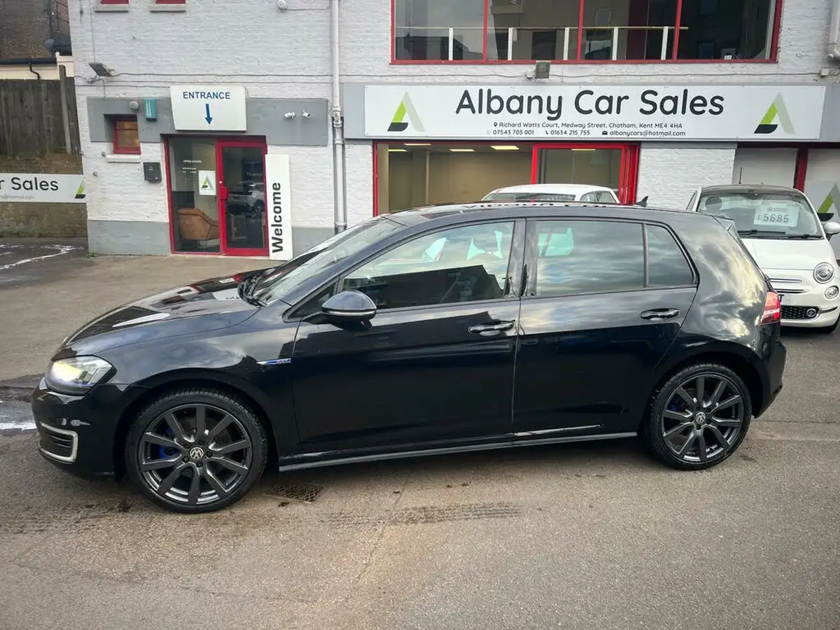2016-volkswagen-golf-14-tsi-gte-nav-big-9