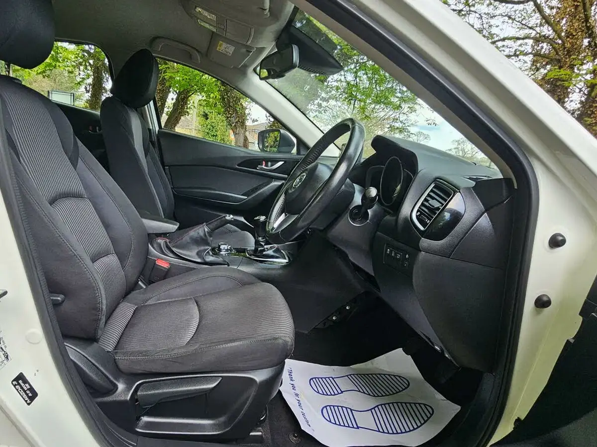 2015-mazda-mazda3-20-se-hatchback-5d-big-15
