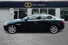 2015-jaguar-xe-20-portfolio-small-3