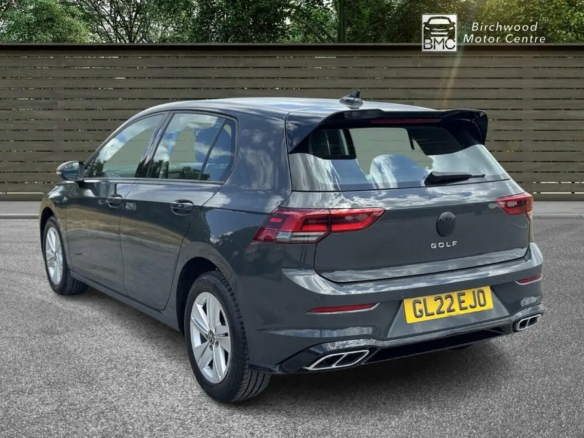 2022-volkswagen-golf-10-etsi-life-hatchback-big-1