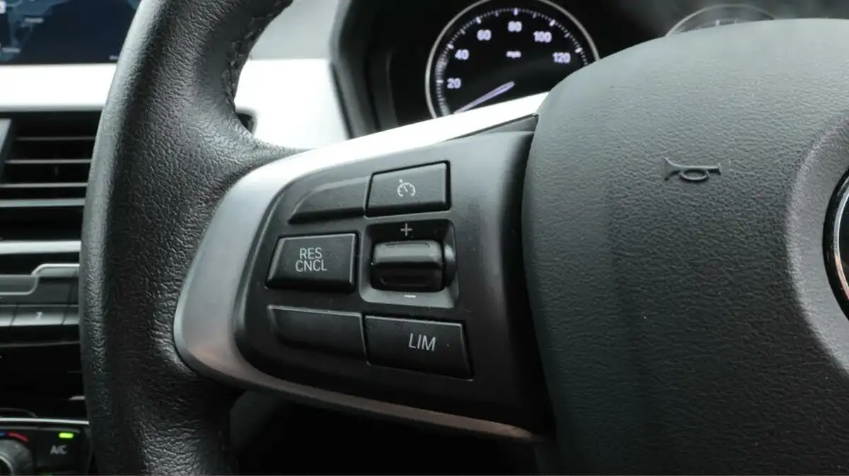 2020-bmw-x1-15-sdrive18i-se-big-22