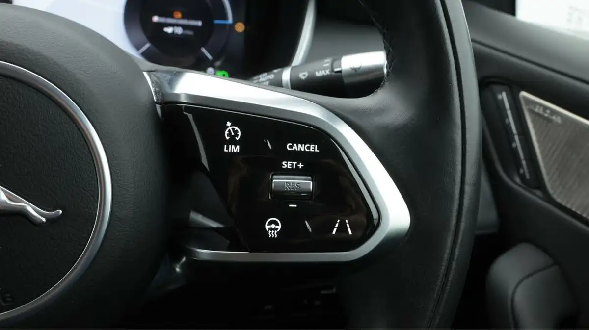 2021-jaguar-i-pace-ev400-se-big-26