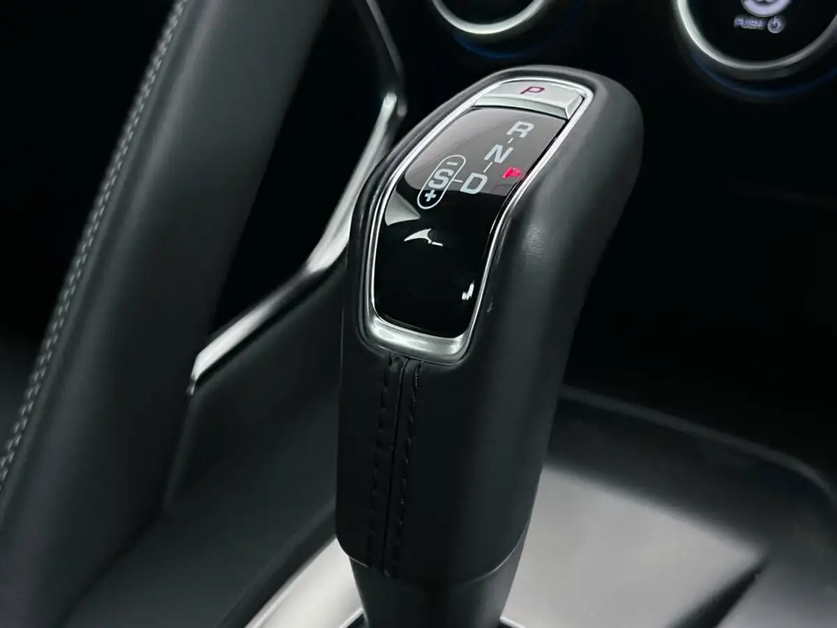 2018-jaguar-e-pace-20-i4-r-dynamic-se-249ps-big-45