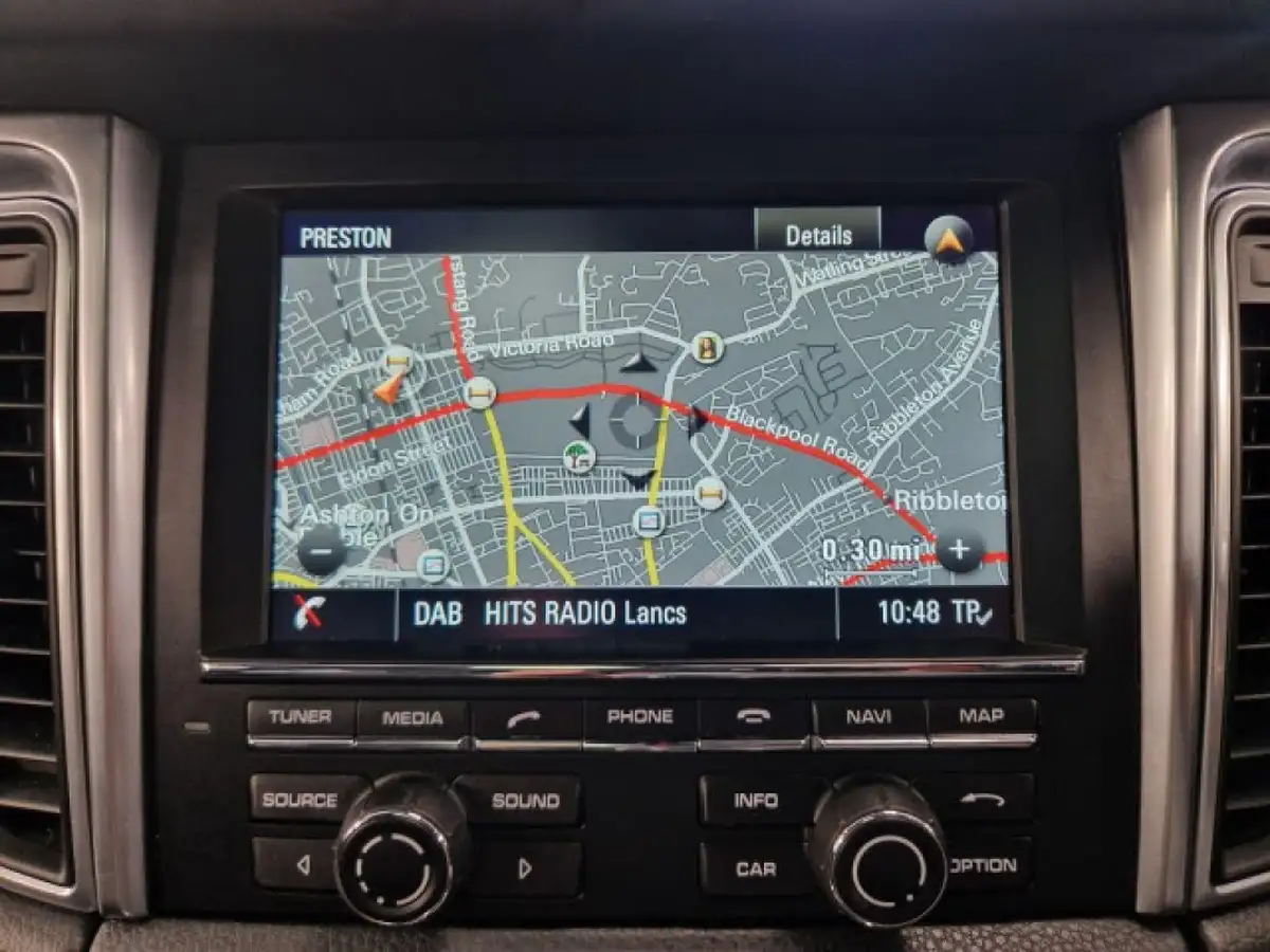 2014-porsche-macan-30td-s-big-31
