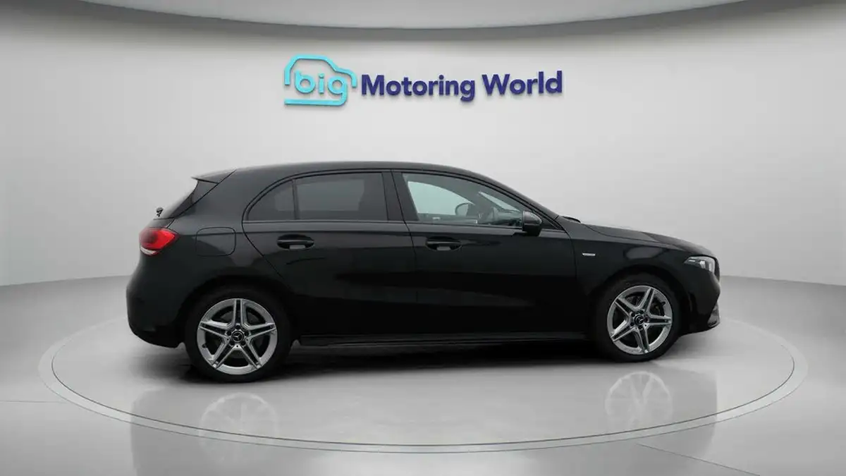 2021-mercedes-benz-a-class-13-a250e-amg-line-edition-hatchback-5d-big-8