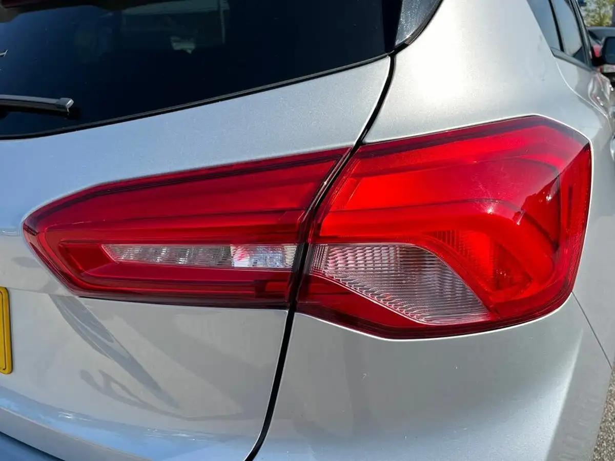 2020-ford-focus-15-st-line-x-hatchback-big-20