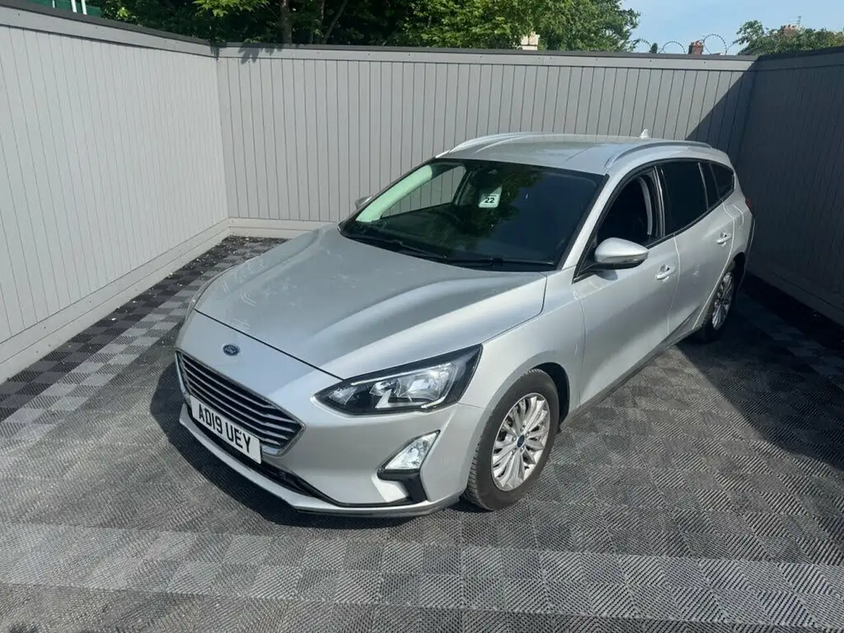 2019-ford-focus-15-titanium-estate-big-0