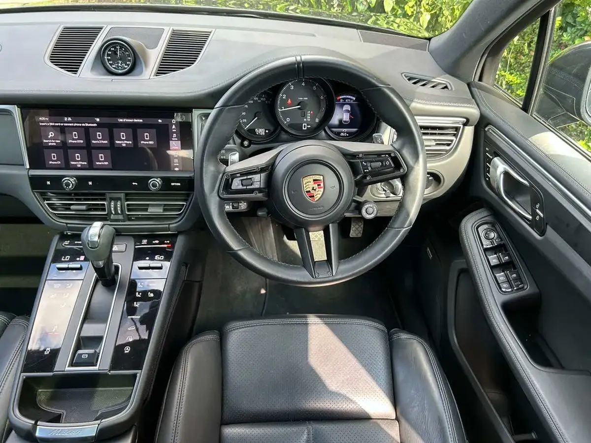 2022-porsche-macan-20-big-10