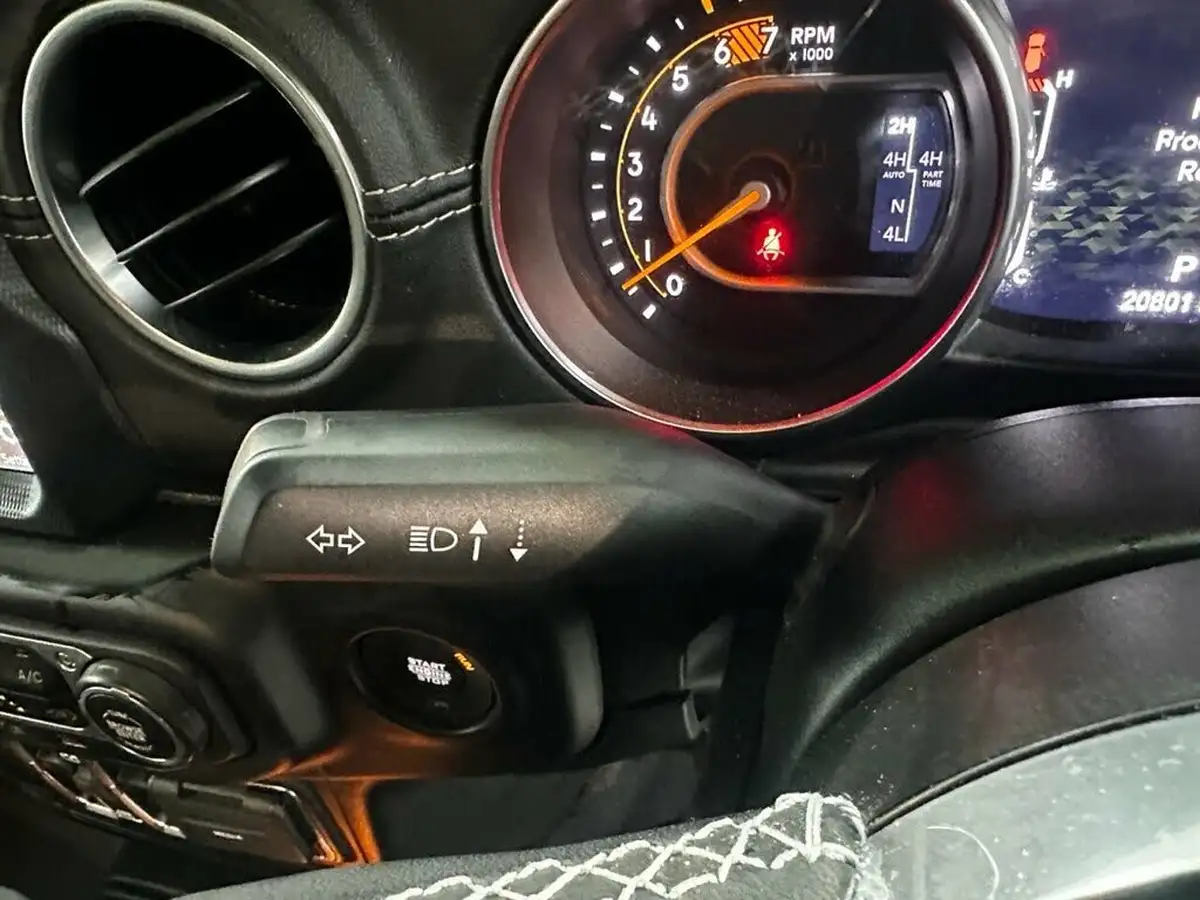 2023-jeep-wrangler-20-gme-overland-big-48
