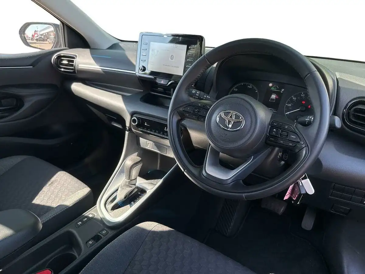 2023-toyota-yaris-15-vvt-i-icon-big-9