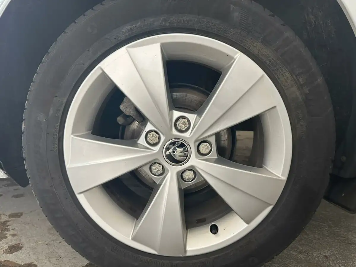 2019-skoda-octavia-16tdi-se-technology-estate-big-25
