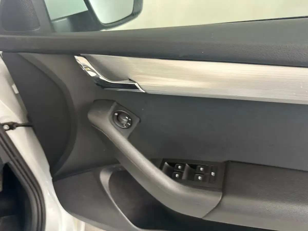 2019-skoda-octavia-16tdi-se-technology-estate-big-29