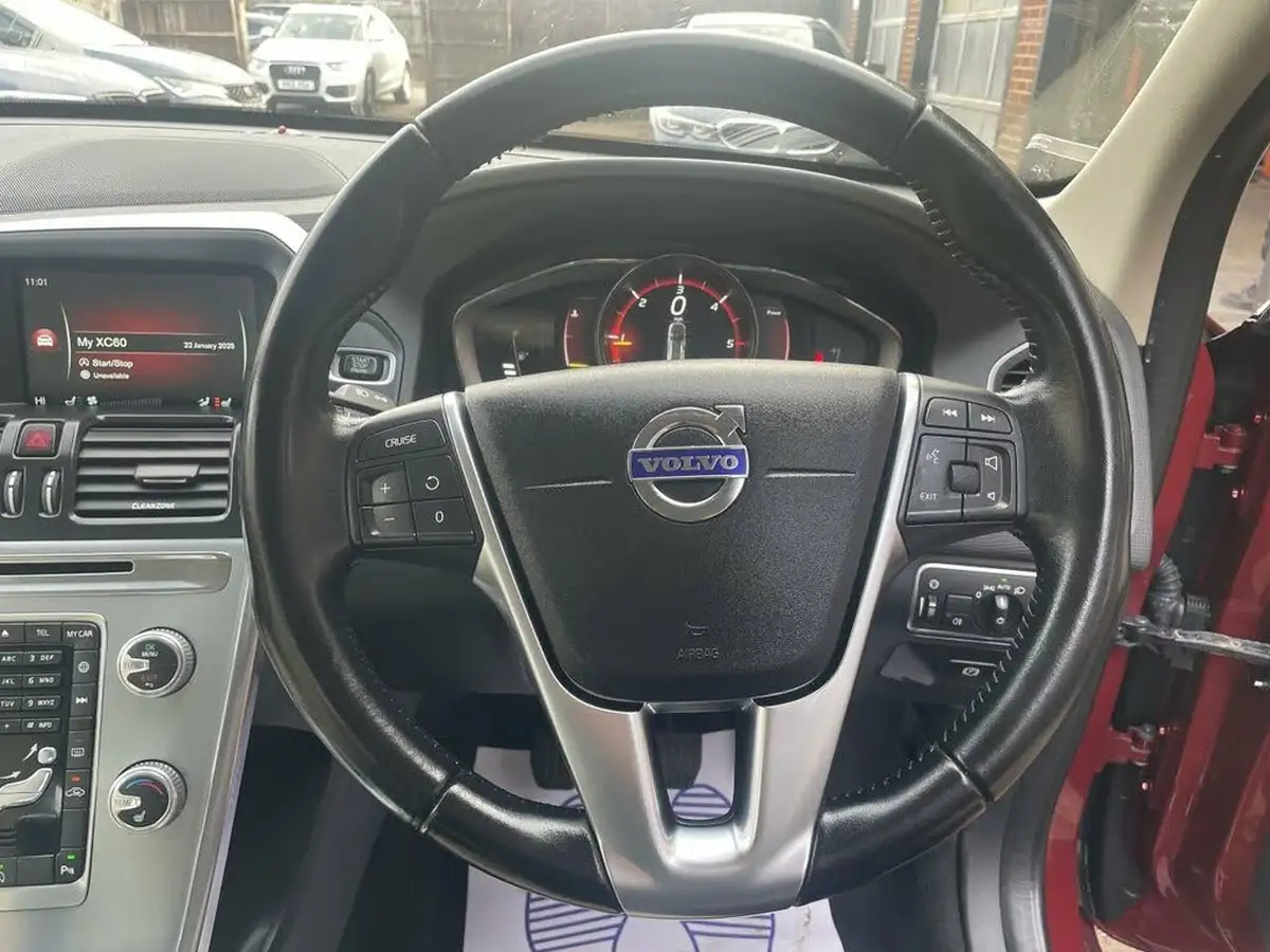 2016-volvo-xc60-20td-d4-se-lux-nav-big-11