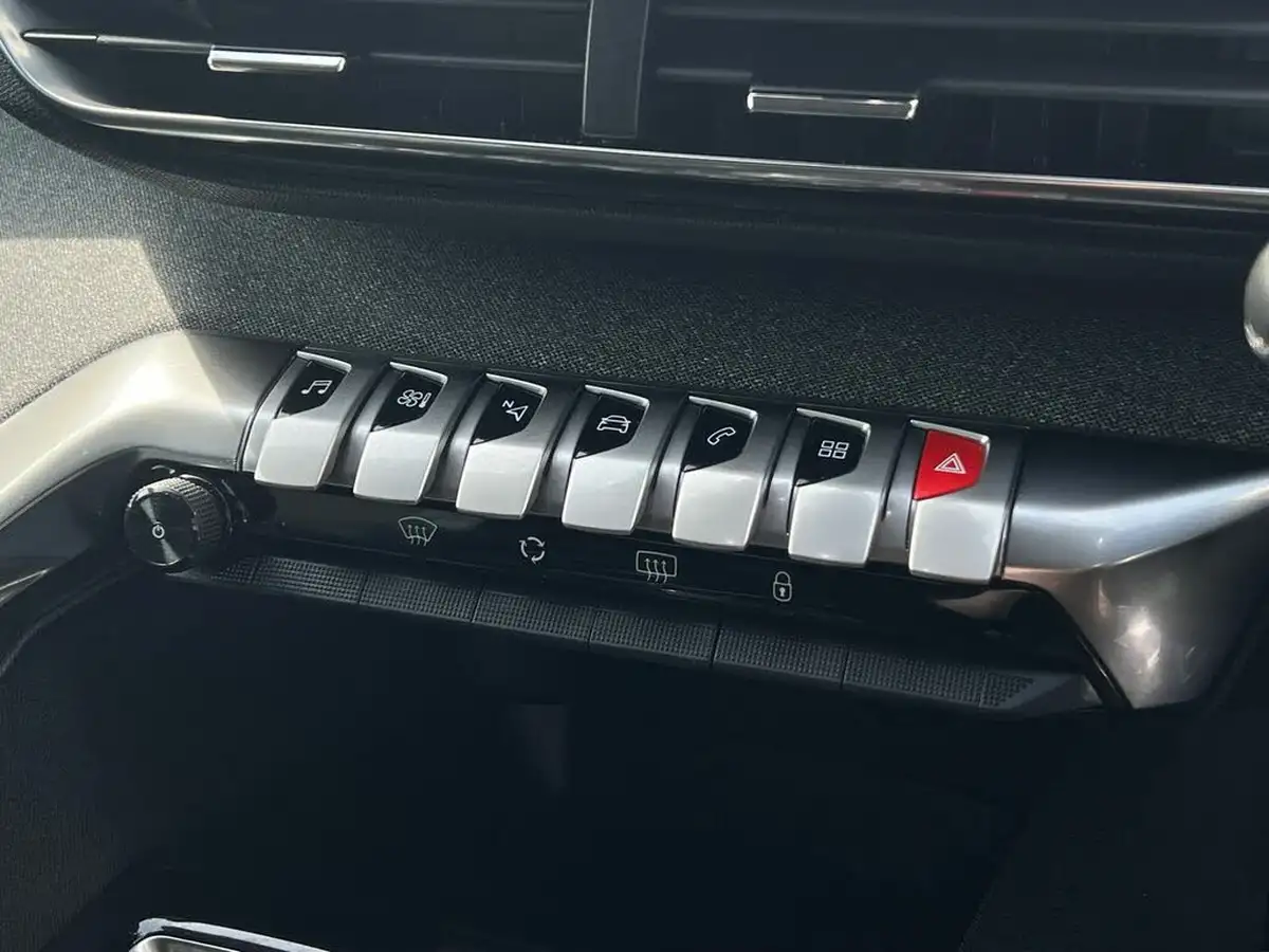 2022-peugeot-3008-suv-12-puretech-allure-premium-eat8-big-40