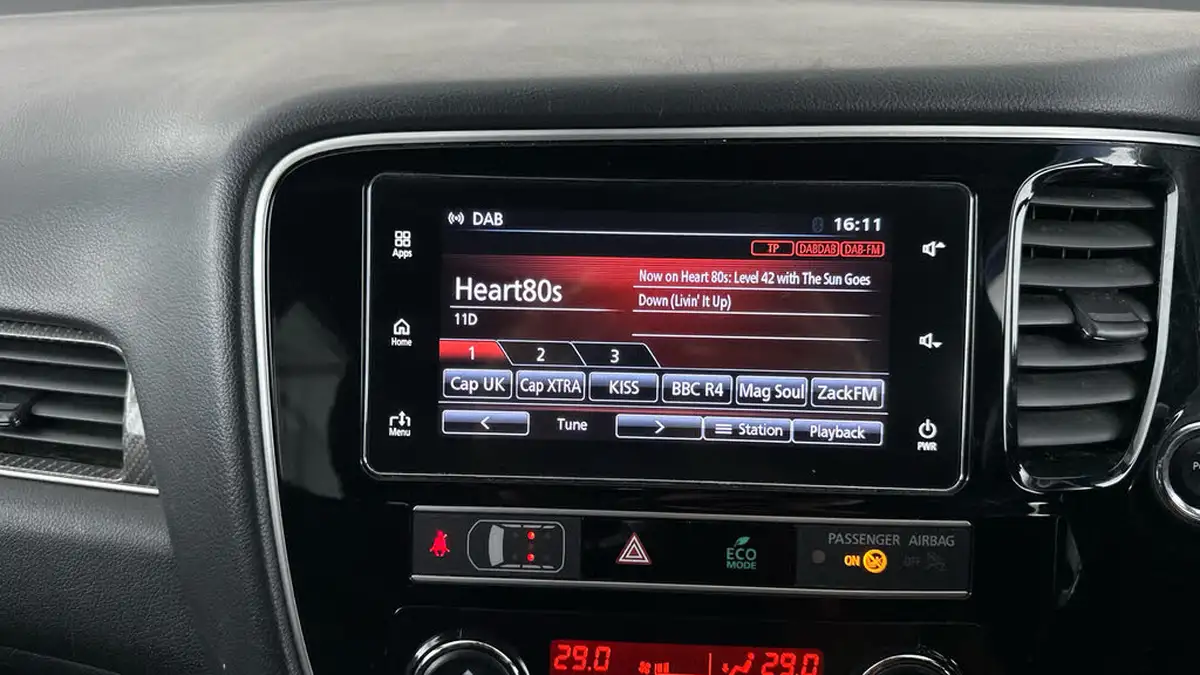 2018-mitsubishi-outlander-24-5h-phev-big-16