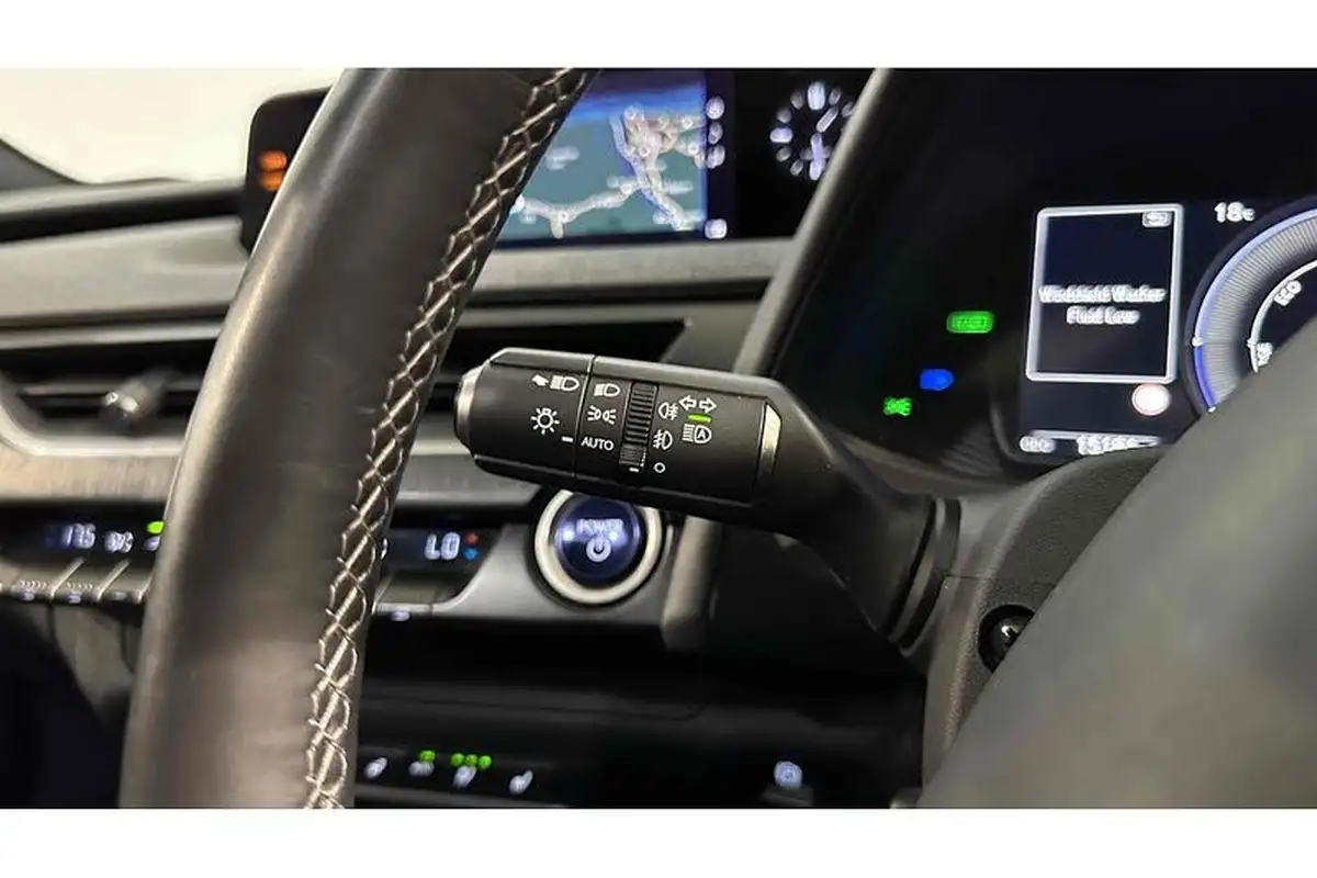 2021-lexus-ux-300e-e-ux-big-42