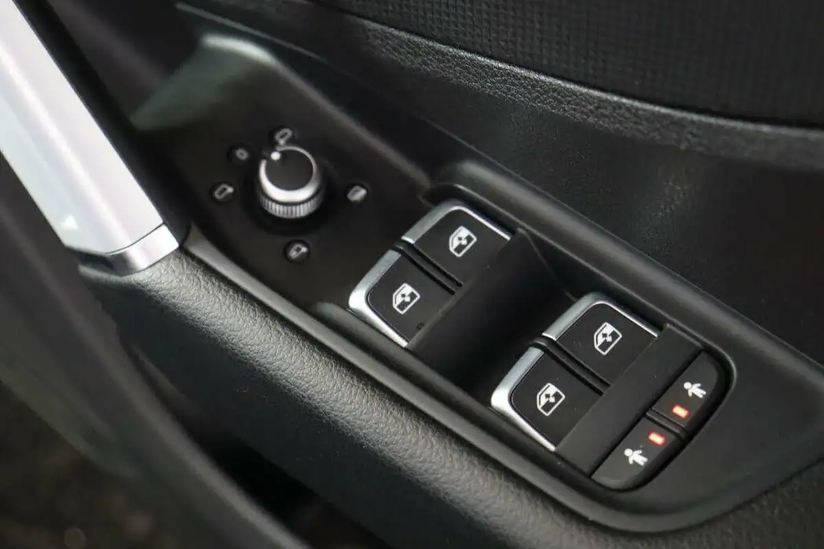 2021-audi-q2-15-35-tfsi-s-line-tronic-big-33