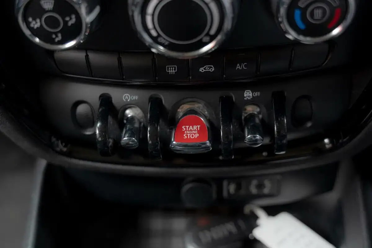 2018-mini-clubman-15-cooper-ss-big-54