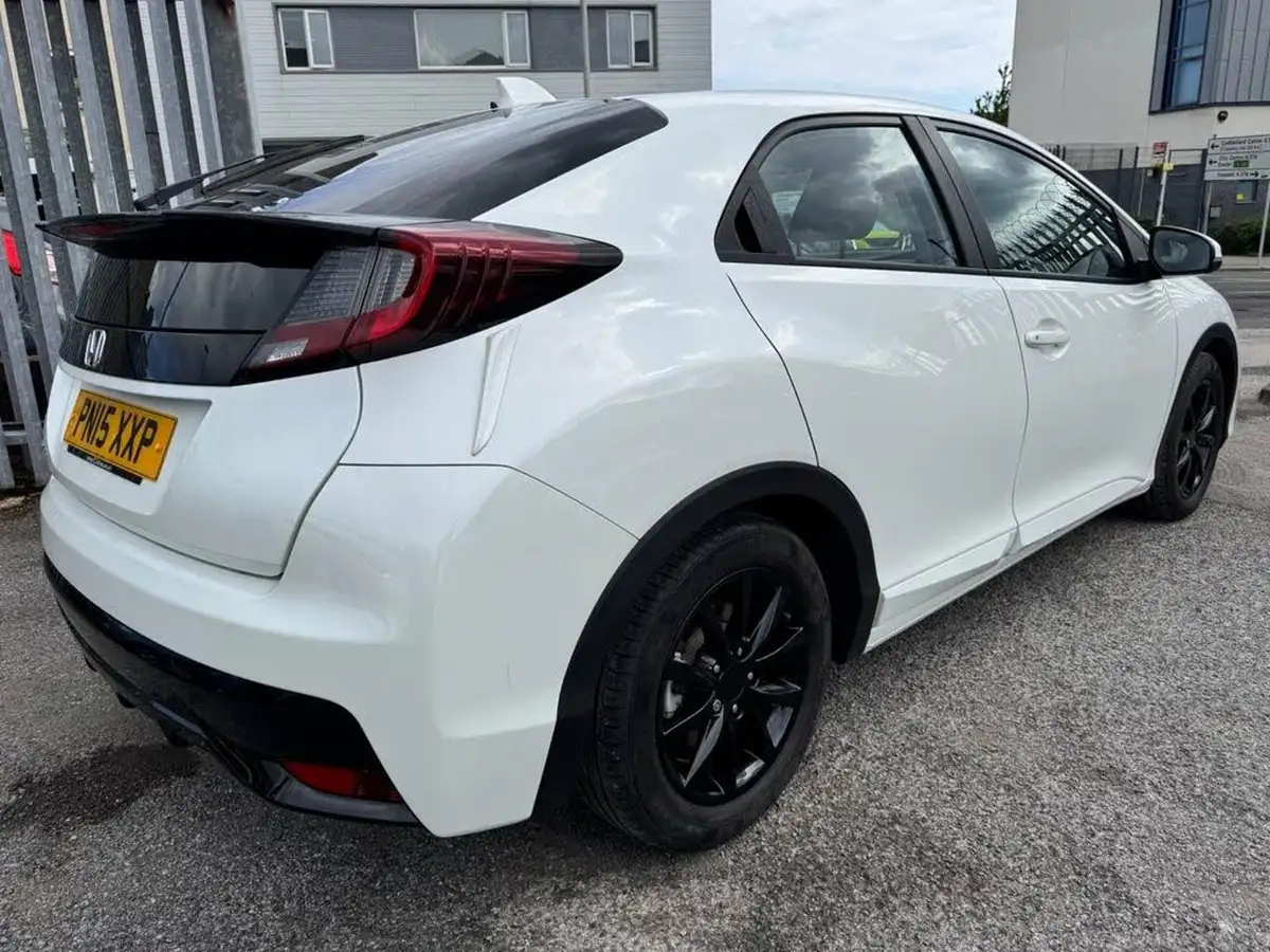2015-honda-civic-18-s-1-cd-hatchback-big-5