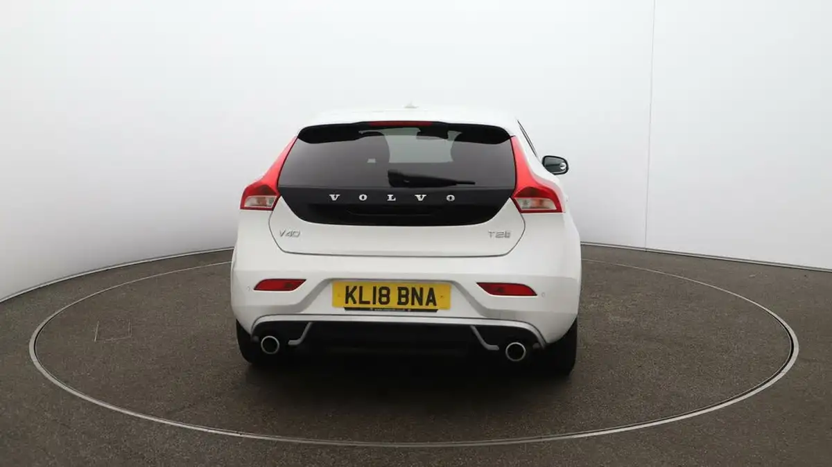 2018-volvo-v40-15-t2-r-design-nav-plus-big-57