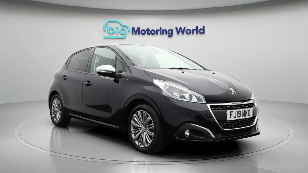 2019-peugeot-208-12-puretech-signature-big-0