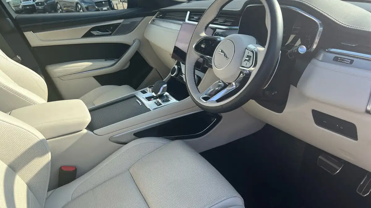 2023-jaguar-f-pace-20-d200-r-dynamic-se-black-big-21