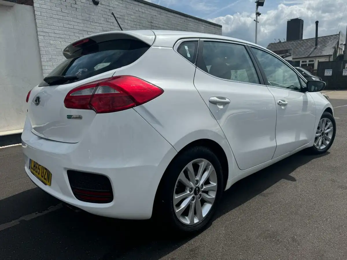2016-kia-ceed-16crdi-2-hatchback-big-4