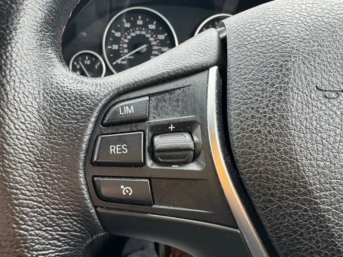 2015-bmw-3-series-15-318i-sport-saloon-4d-big-18