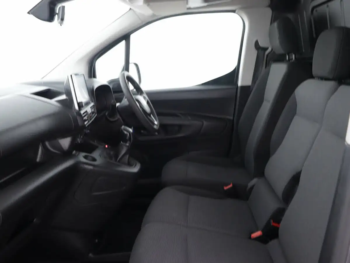 2021-vauxhall-combo-15cdti-griffin-2000-big-38