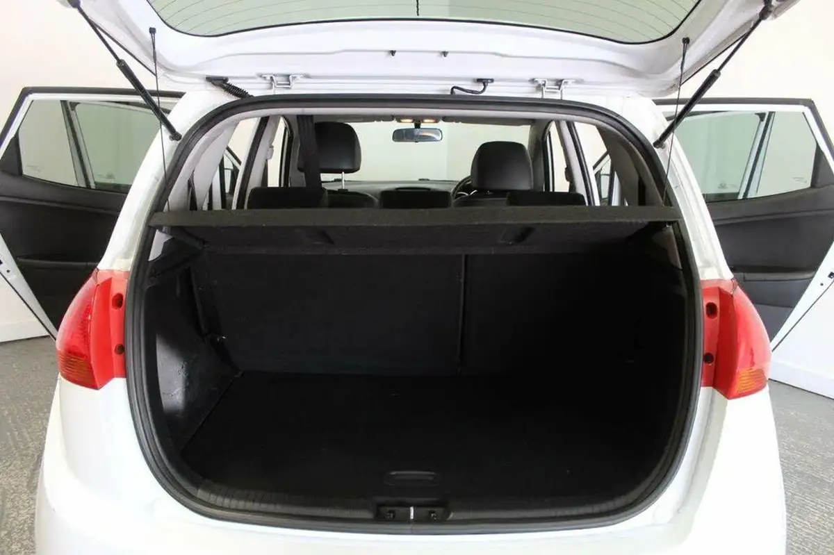 2011-kia-venga-16-3-auto-big-17