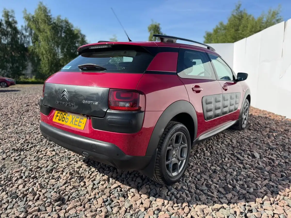 2016-citroen-c4-cactus-16bluehdi-feel-big-6