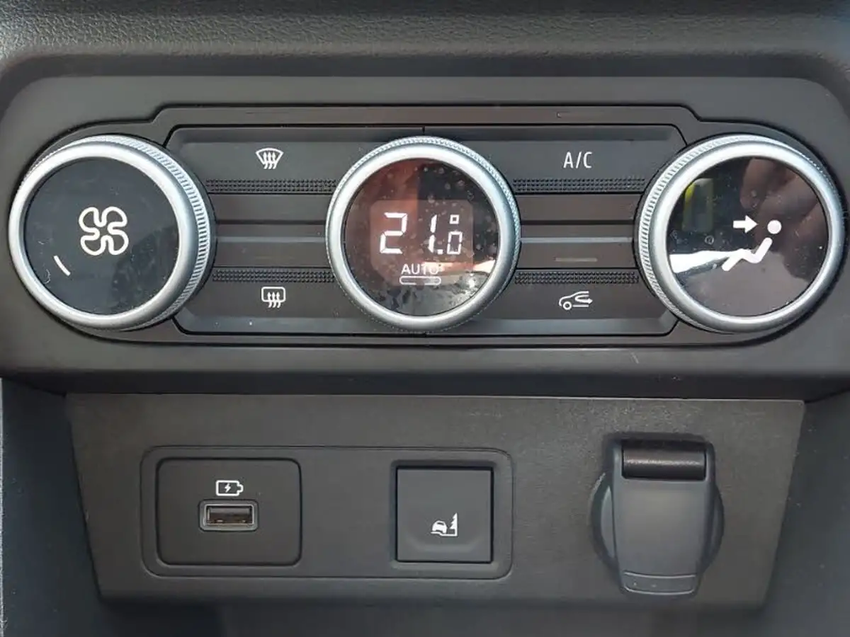 2024-dacia-sandero-stepway-10-tce-extreme-90bhp-big-14