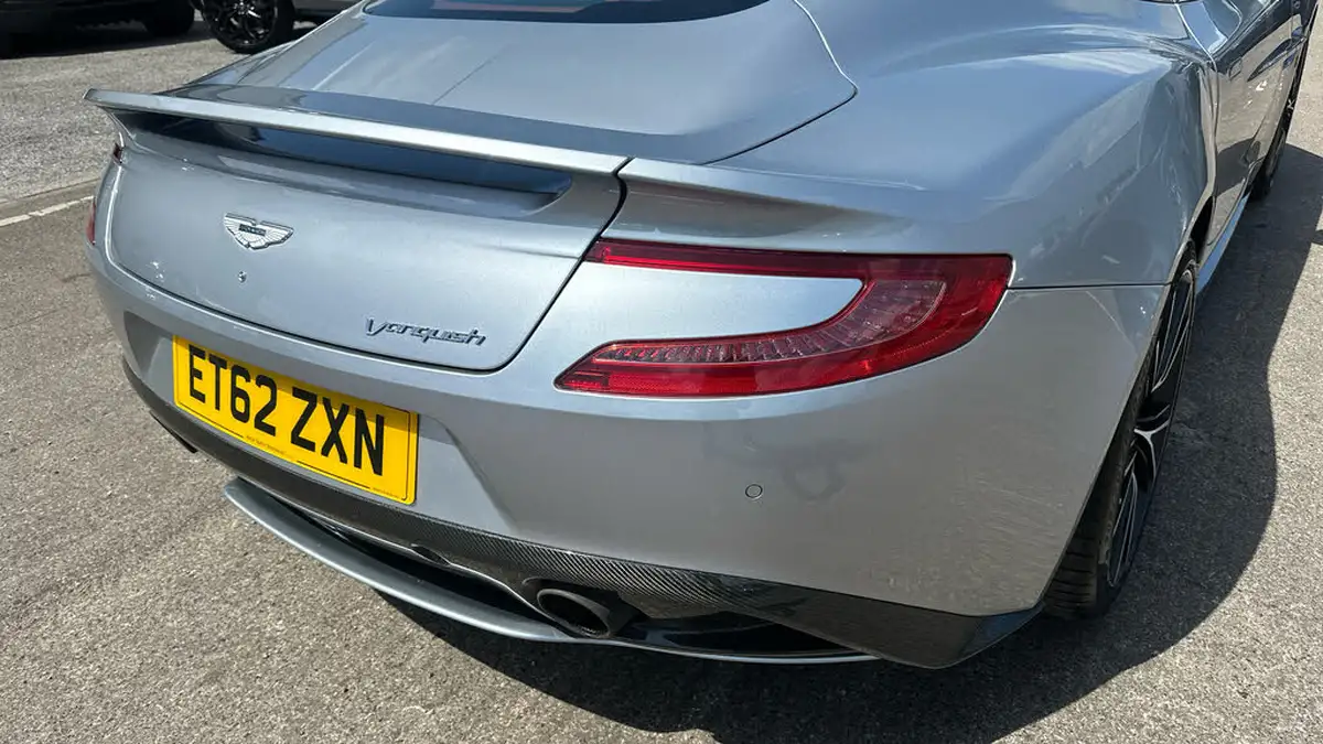 2012-aston-martin-vanquish-59-big-7
