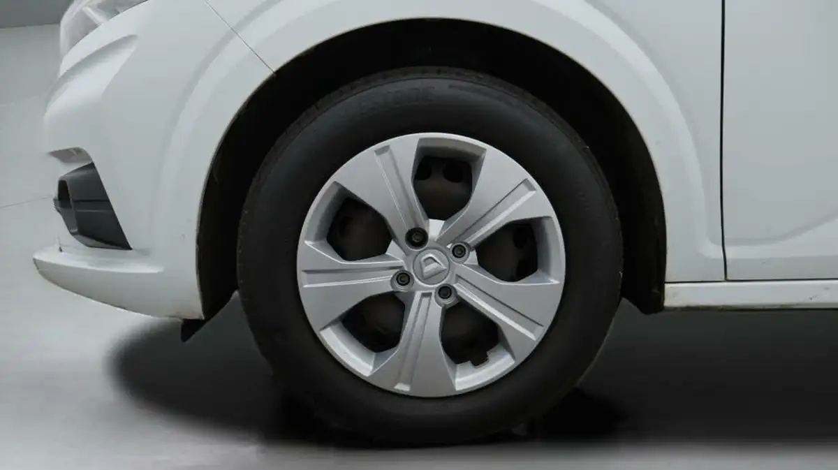 2021-dacia-sandero-10-sce-essential-big-18
