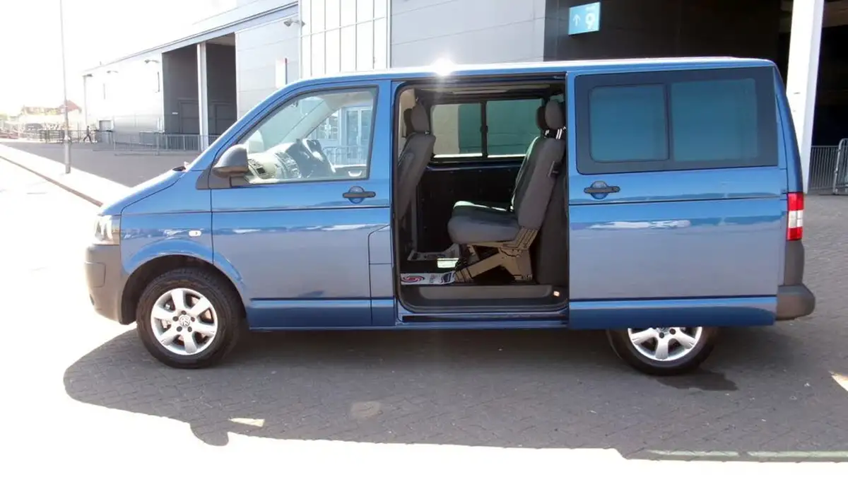 2012-volkswagen-transporter-20td-t32-140ps-swb-kombi-big-10