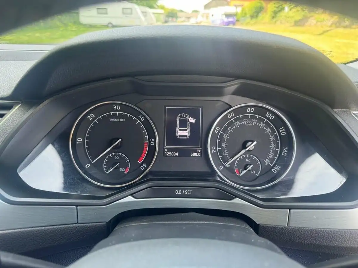 2018-skoda-superb-20tdi-scr-se-technology-estate-dsg-big-29