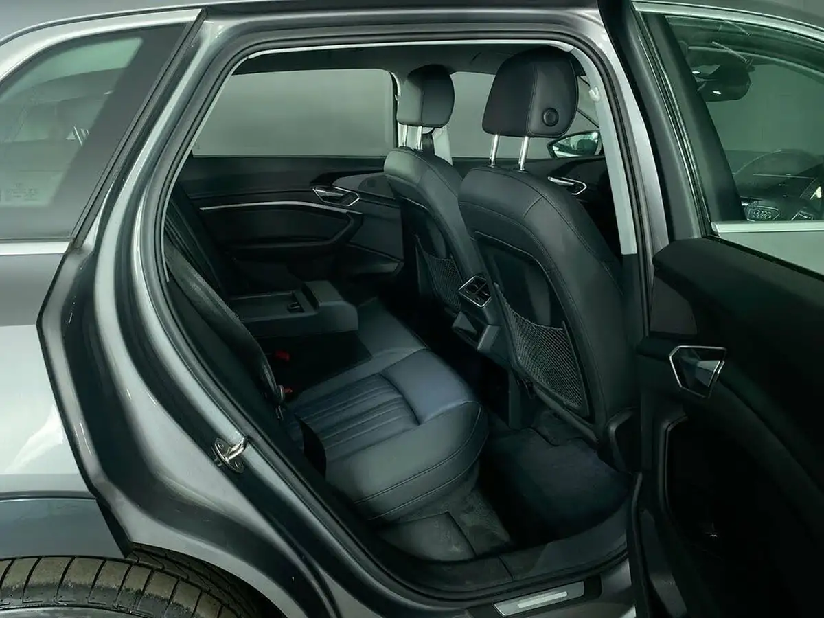 2022-audi-e-tron-55e-technik-station-wagon-big-18