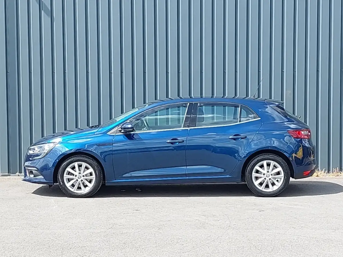2019-renault-megane-15dci-play-hatchback-big-3
