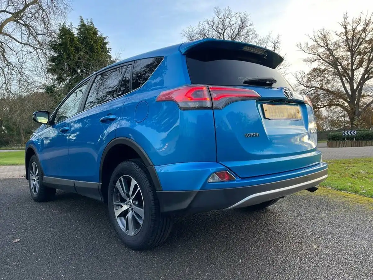 2016-toyota-rav4-20d-4d-business-edition-big-11