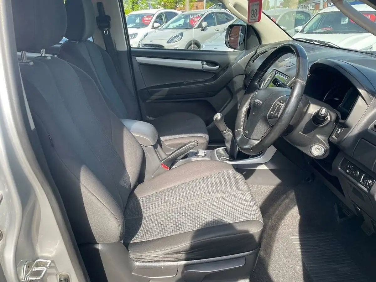 2013-isuzu-d-max-25td-yukon-big-16