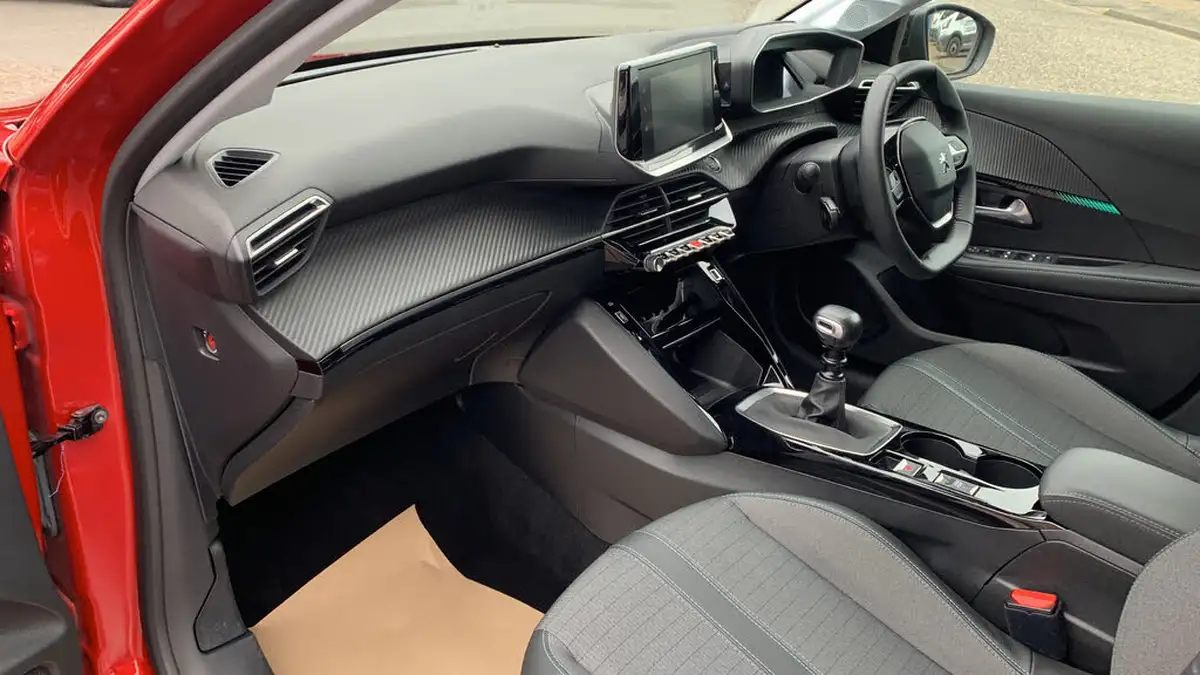 2023-peugeot-208-12-puretech-allure-premium-100ps-big-12