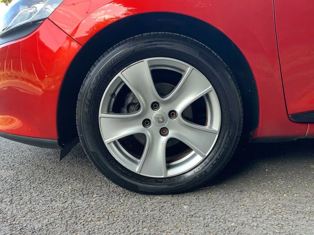 2014-renault-clio-12-dynamique-big-7