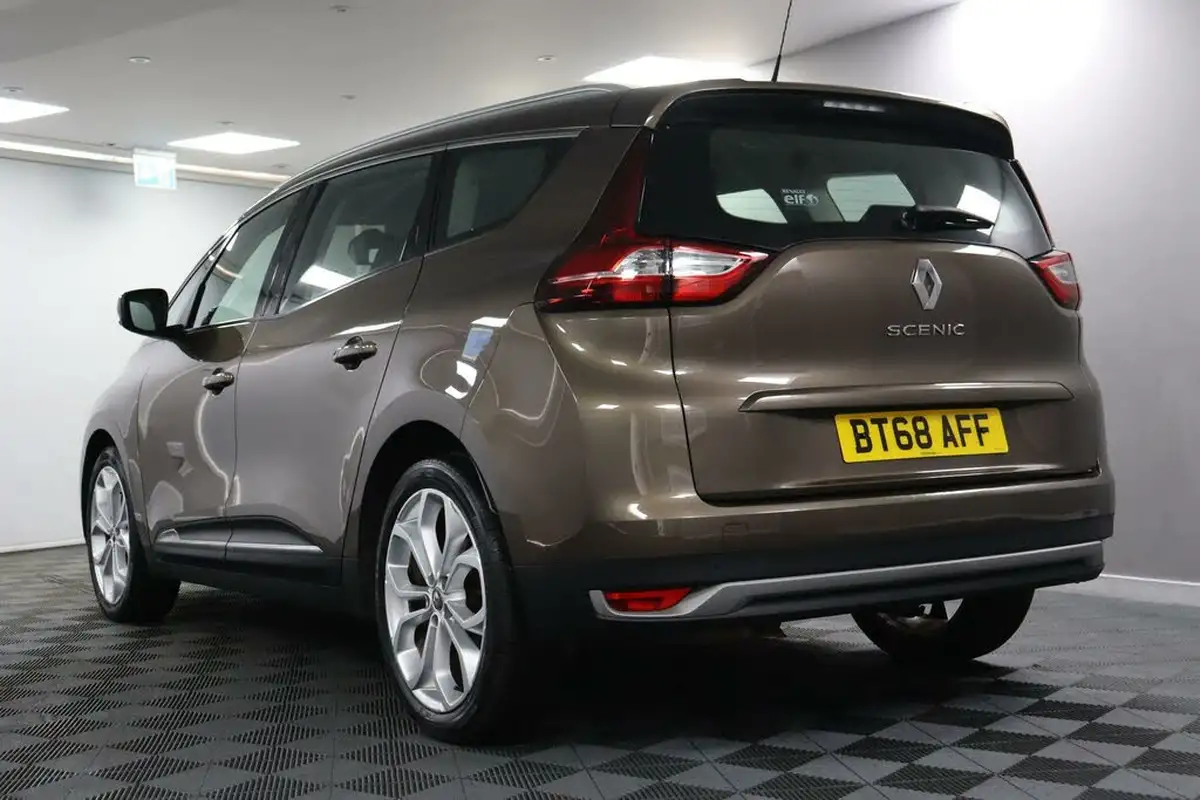 2018-renault-grand-scenic-13-tce-iconic-big-21