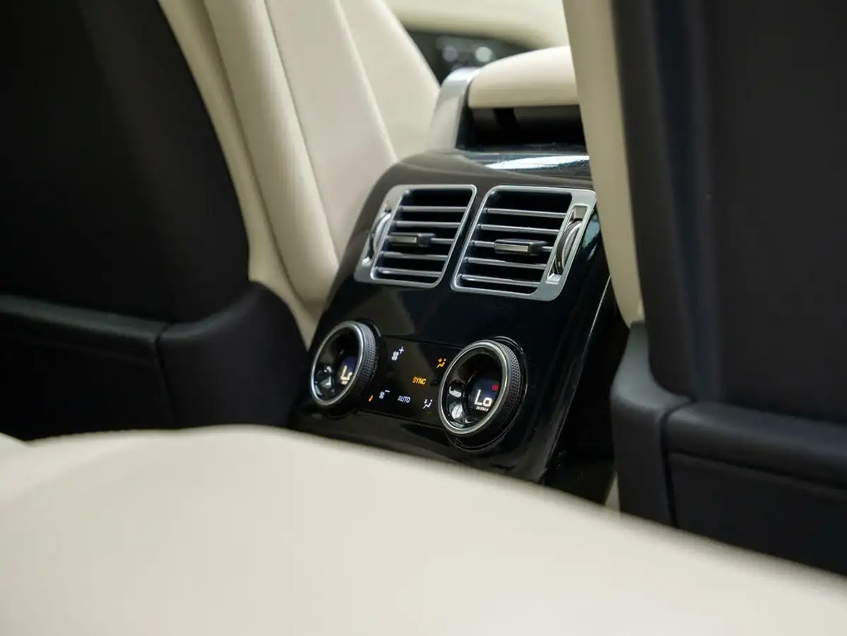 2021-land-rover-range-rover-30-d300-westminster-big-23