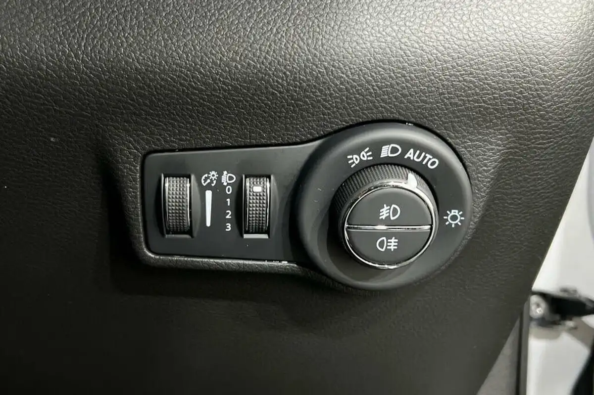 2023-jeep-compass-13-gse-s-big-37