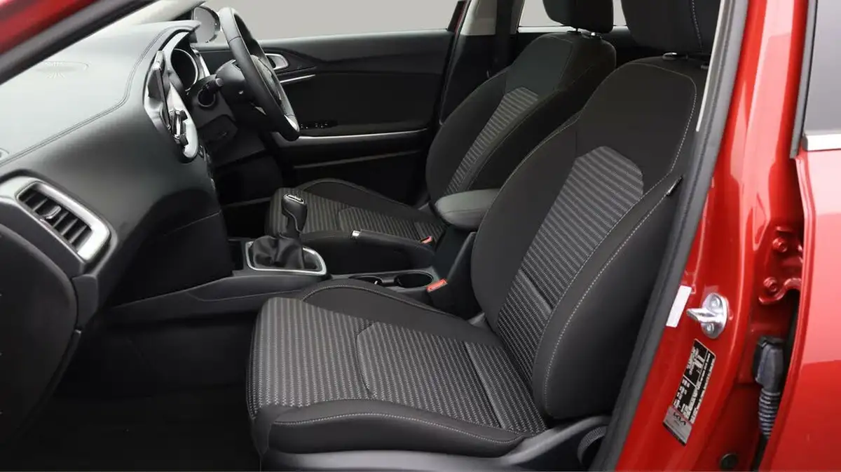 2024-kia-ceed-15-t-gdi-2-138bhp-hatchback-big-13