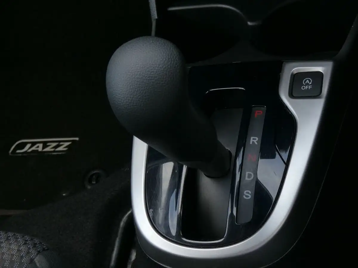 2018-honda-jazz-13-i-vtec-se-cvt-big-22
