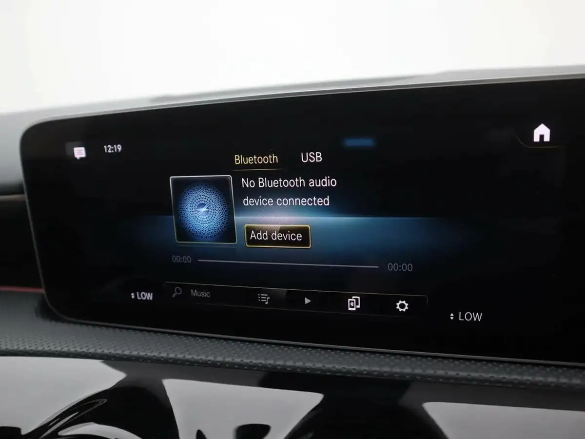 2019-mercedes-benz-a-class-20-a220-amg-line-premium-hatchback-5d-big-24