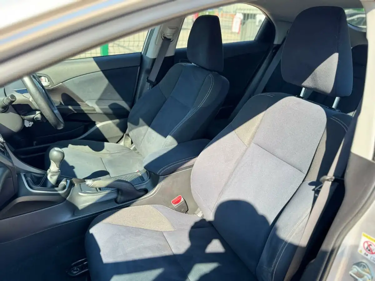 2014-honda-civic-16td-se-plus-hatchback-big-31
