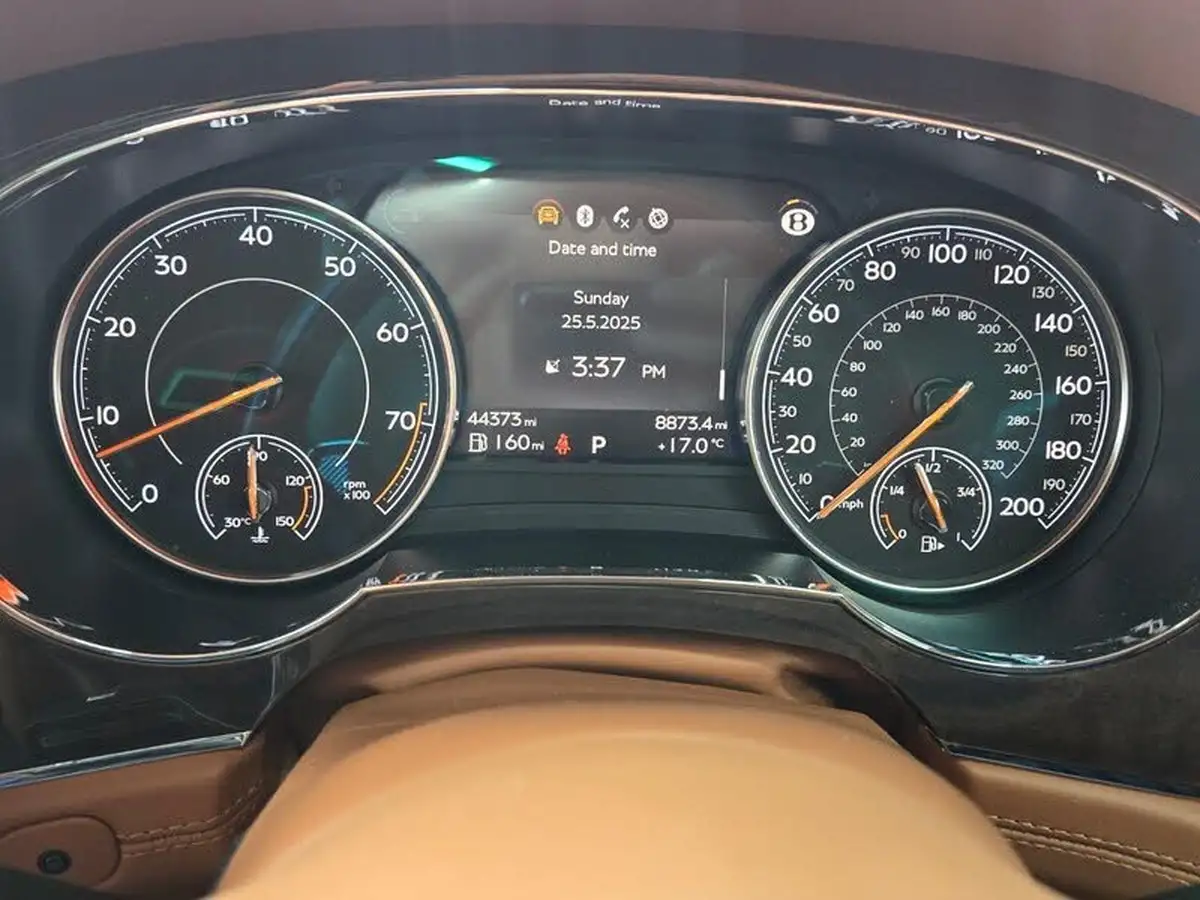 2019-bentley-bentayga-40-v8-big-31